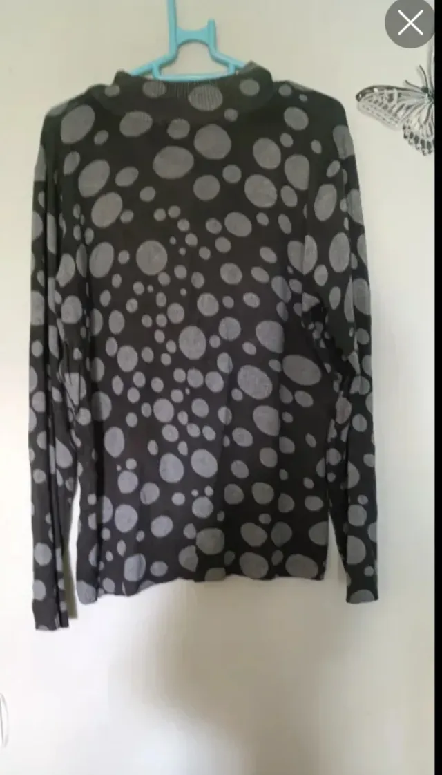 Camiseta de manga larga con lunares