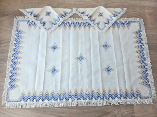 Juego mantel y 2 servilletas bordados