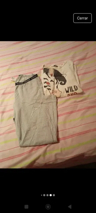 Pijama gris con estampado cebra