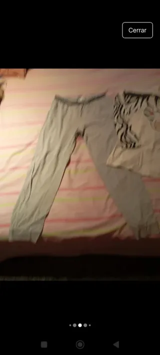 Pijama gris con estampado cebra