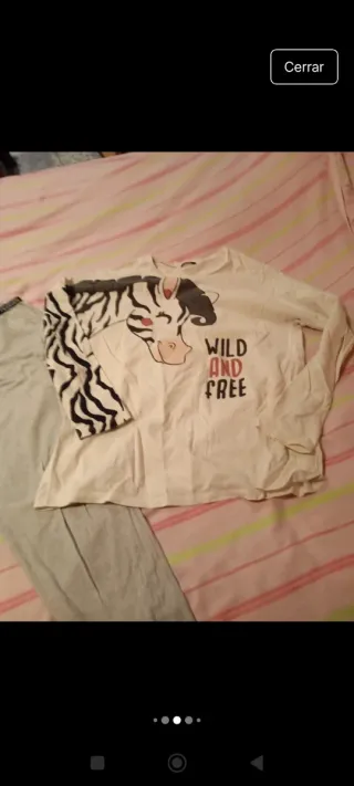 Pijama gris con estampado cebra