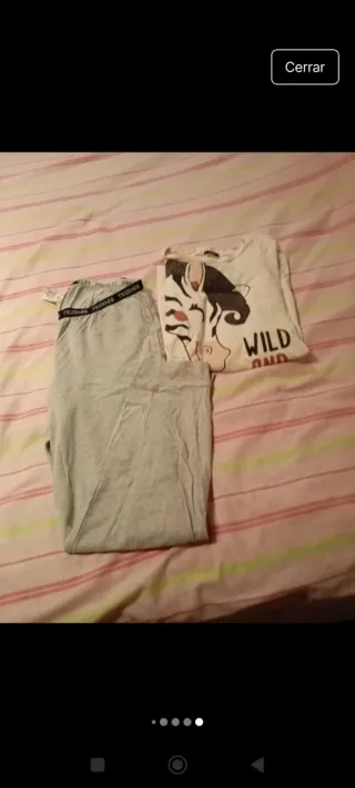 Pijama gris con estampado cebra