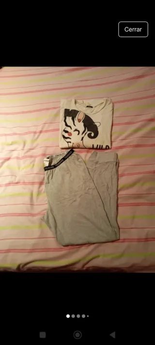 Pijama gris con estampado cebra