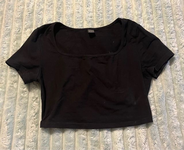 Top negro escote cuadrado Shein talla xs