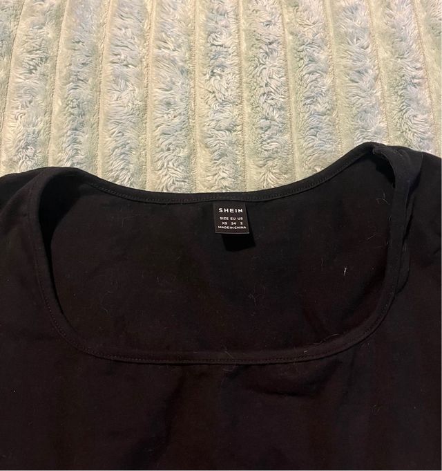 Top negro escote cuadrado Shein talla xs