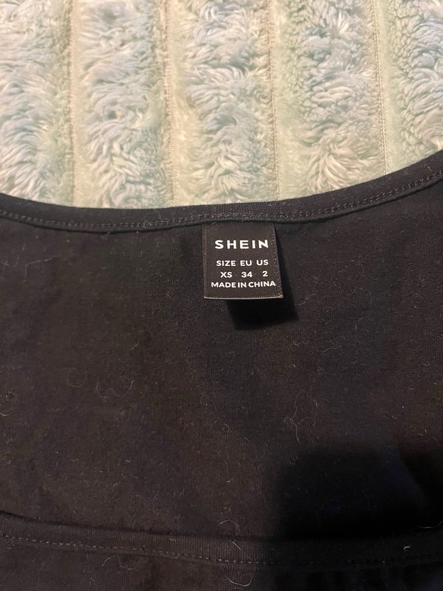 Top negro escote cuadrado Shein talla xs