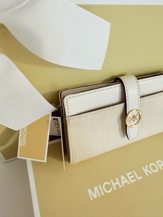 Cartera Michael Kors Beige y Dorada