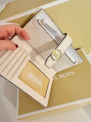 Cartera Michael Kors Beige y Dorada