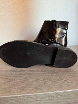 Botines negros con hebillas