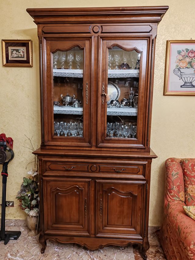 Credenza con vetrina in legno e vetro