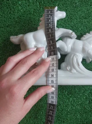 Figura de porcelana 3 caballos blancos y dorados