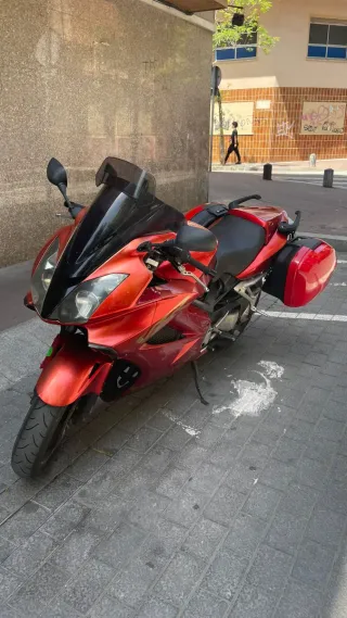Honda VFR 800 VTEC Roja