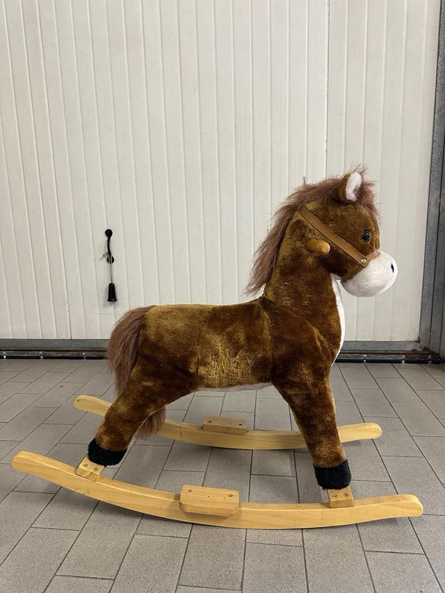 Cavallino a dondolo marrone