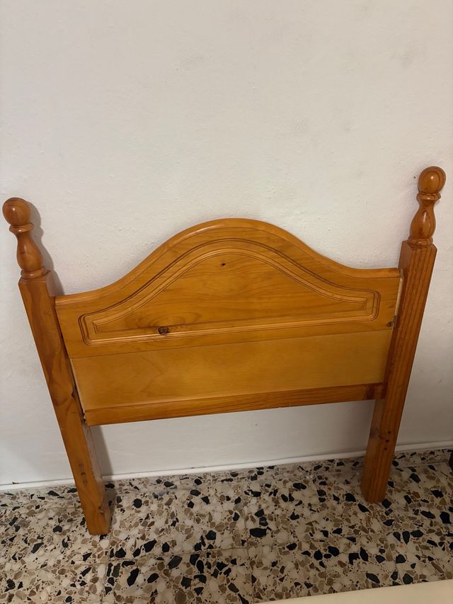Cabecero de madera estilo clásico