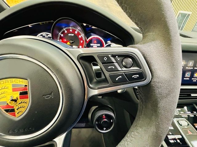 PORSCHE Cayenne GTS