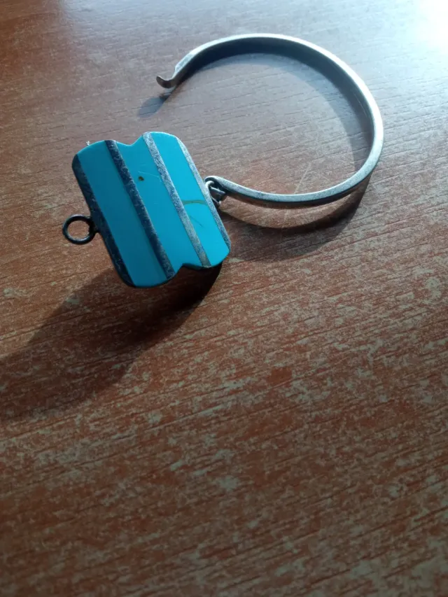 Pulsera plata con detalle turquesa