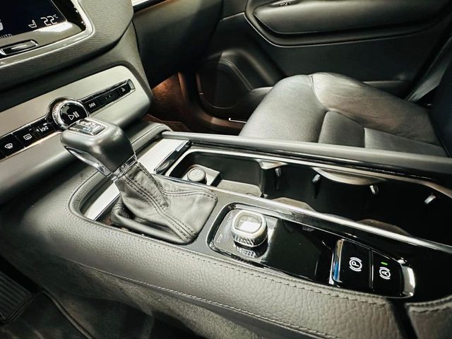 VOLVO XC90 2.0 D5 AWD Momentum B Auto