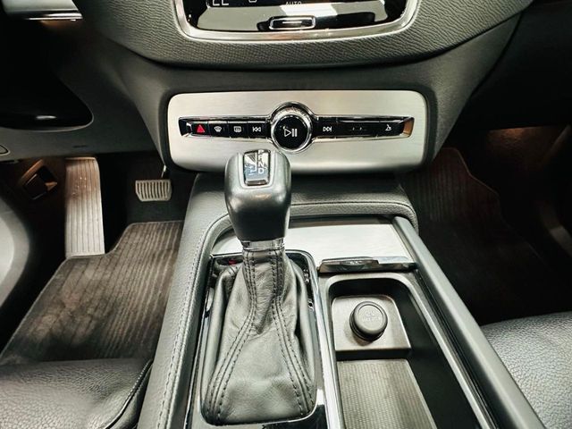 VOLVO XC90 2.0 D5 AWD Momentum B Auto