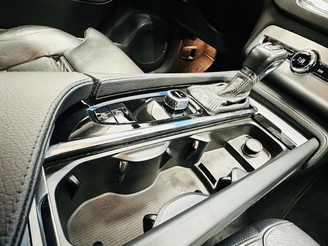 VOLVO XC90 2.0 D5 AWD Momentum B Auto