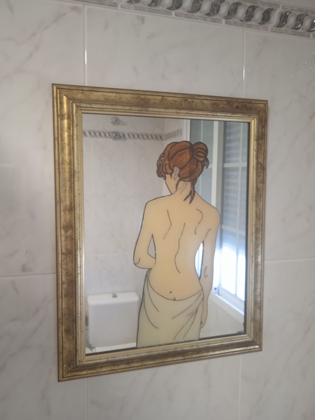 Espejo Marco Dorado Figura Tallada