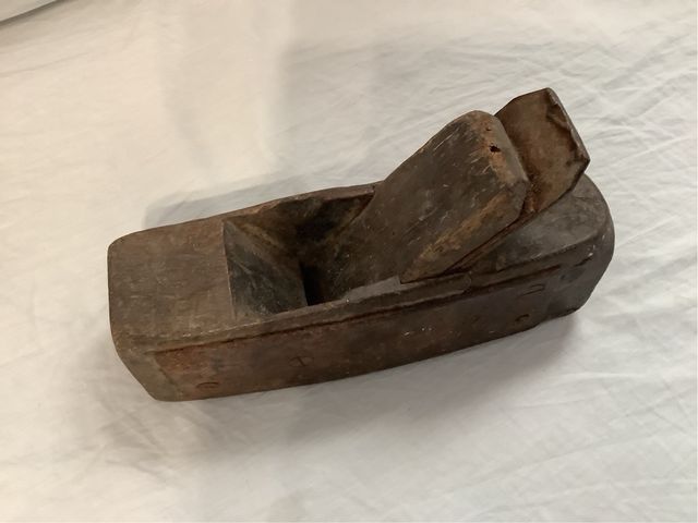 Cepillo de carpintero antiguo
