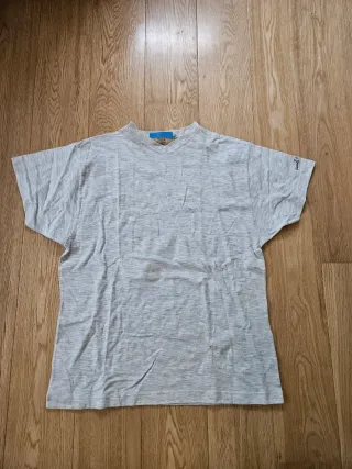 Camiseta gris manga corta