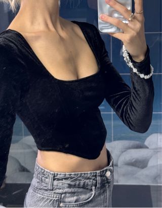 Crop top negro terciopelo talla XS