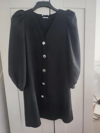 Vestido negro Reserved botones joya talla S
