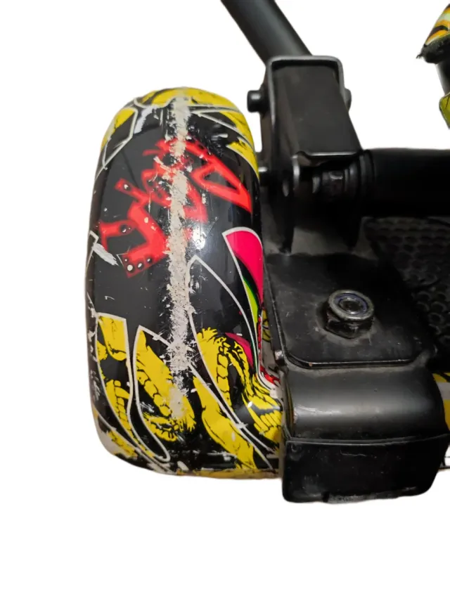 Hoverboard Graffiti Bluetooth, con kart.