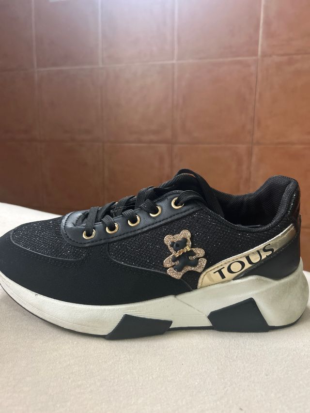 Zapatillas Tous Negras y Doradas