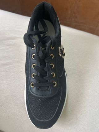 Zapatillas Tous Negras y Doradas