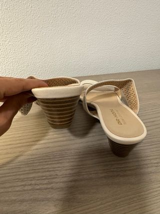 Sandalias cuña blancas plateadas