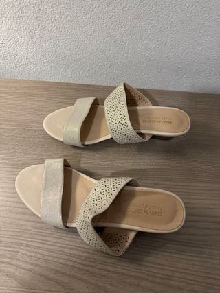 Sandalias cuña blancas plateadas