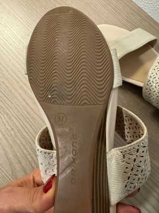 Sandalias cuña blancas plateadas