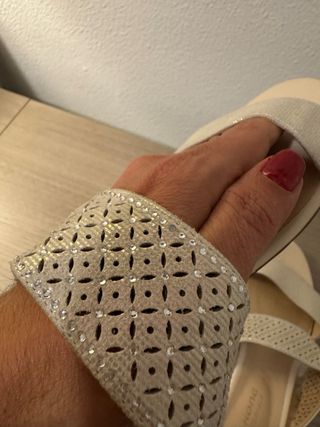 Sandalias cuña blancas plateadas