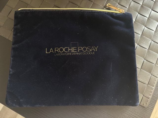 Neceser La Roche-Posay azul noche y Dorado