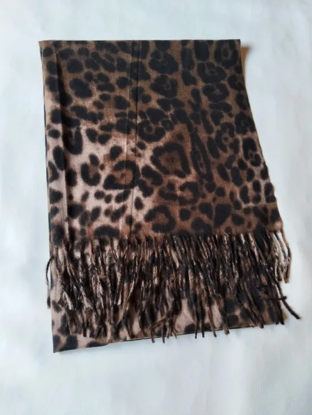 Pashmina estampado animal marrón negro