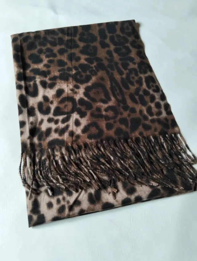 Pashmina estampado animal marrón negro