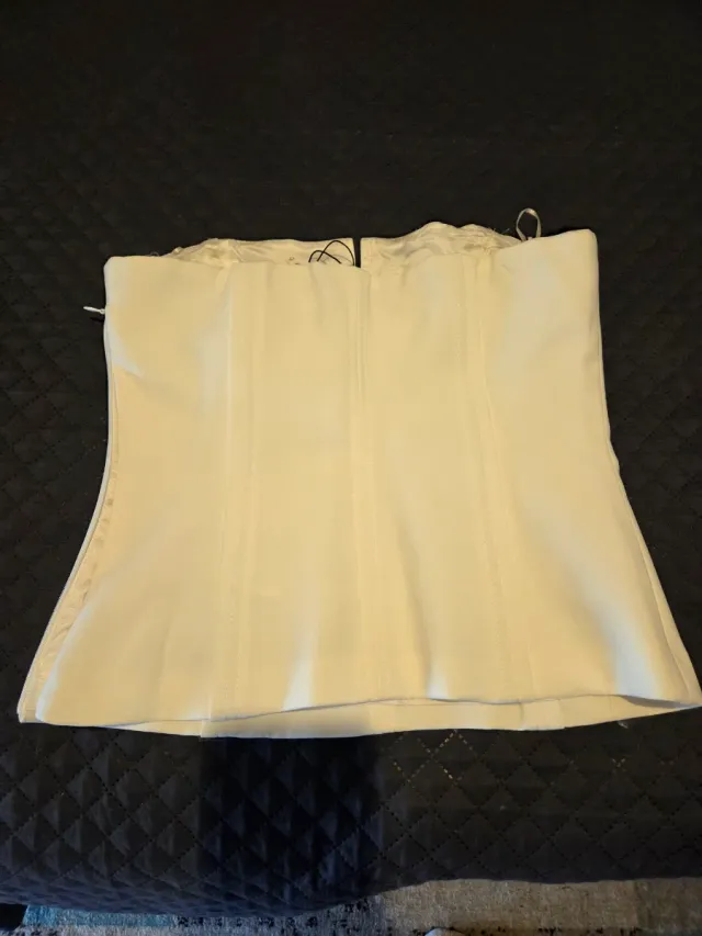 Corsé ajustado y hace buena forma