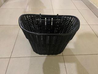 Bicicleta Eléctrica Negra con Silla Infantil