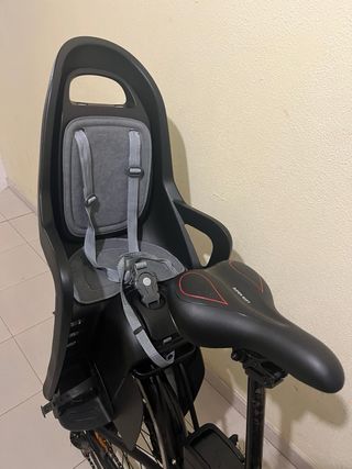 Bicicleta Eléctrica Negra con Silla Infantil