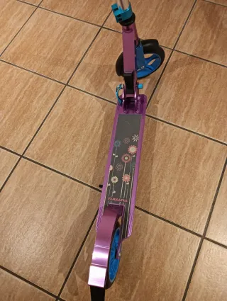 Patinete infantil morado y azul