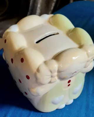 Salvadanaio bambina con cuori