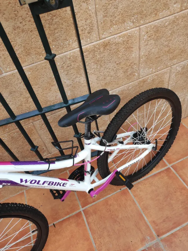 Bicicleta WOLFBIKE blanca y morada