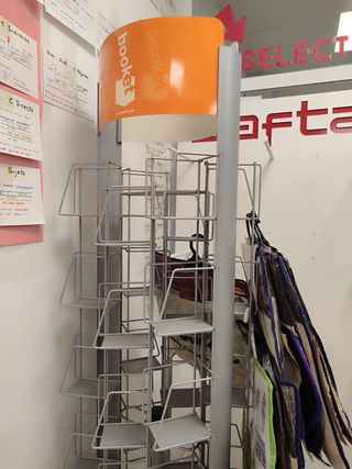 Liquidación material papelería y mobiliario