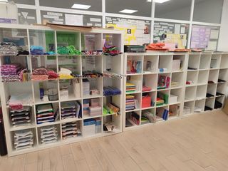 Liquidación material papelería y mobiliario