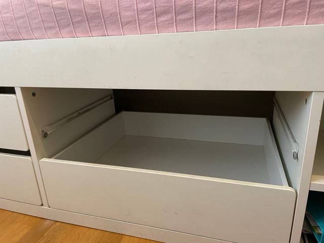 Cama Ikea con cajones y almacenaje