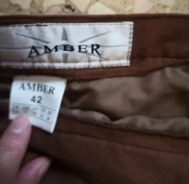 Falda larga marrón con abertura