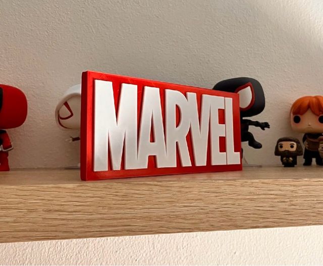 Letrero Marvel