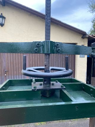 Prensa gran tamaño taller-encuadernación.